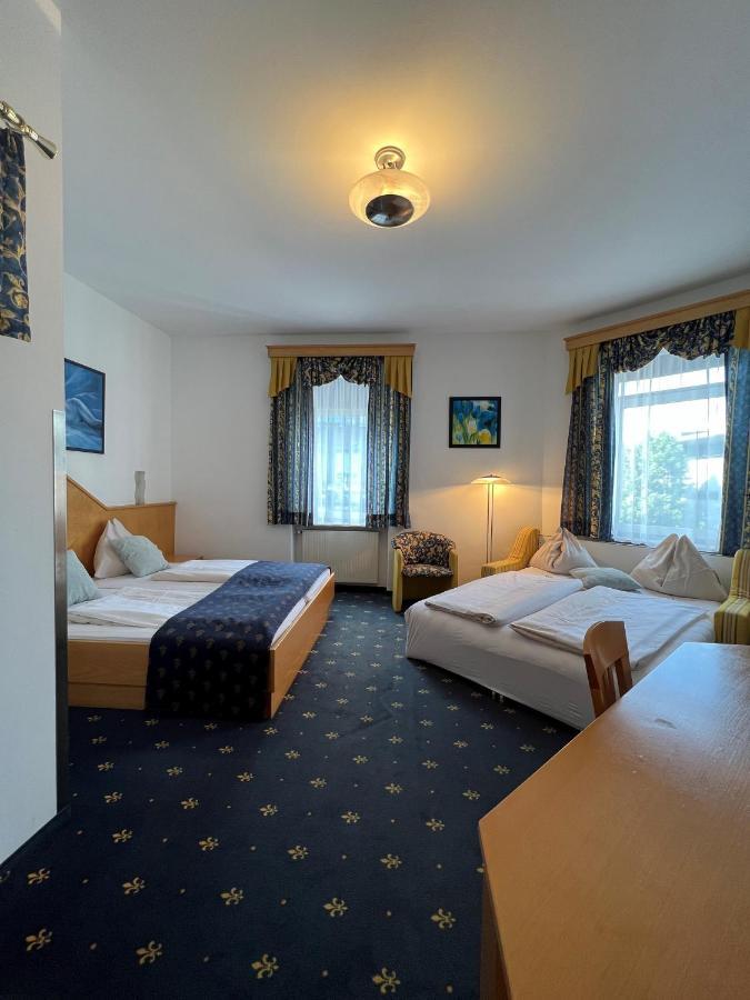 Hotel Bayrischer Hof Βελς Εξωτερικό φωτογραφία
