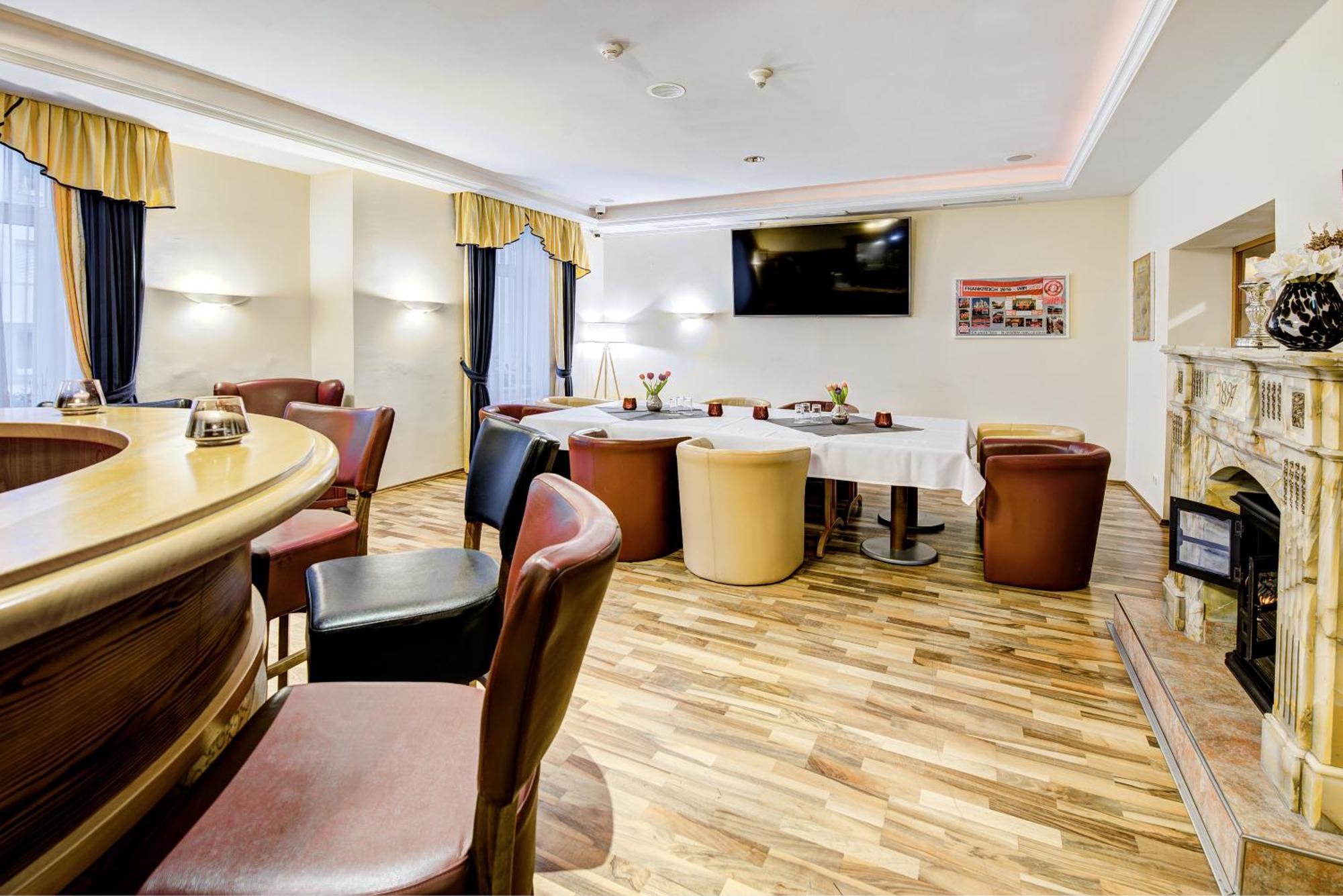 Hotel Bayrischer Hof Βελς Εξωτερικό φωτογραφία