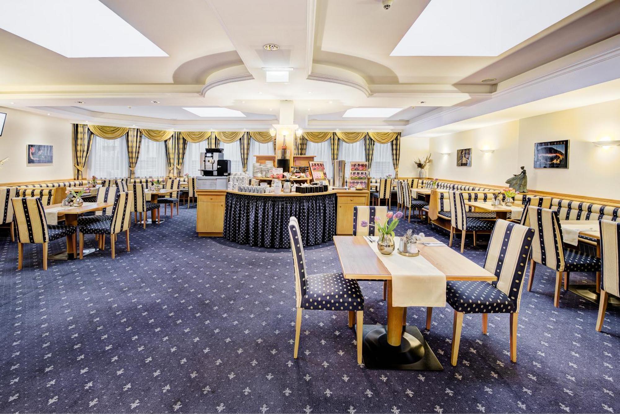 Hotel Bayrischer Hof Βελς Εξωτερικό φωτογραφία